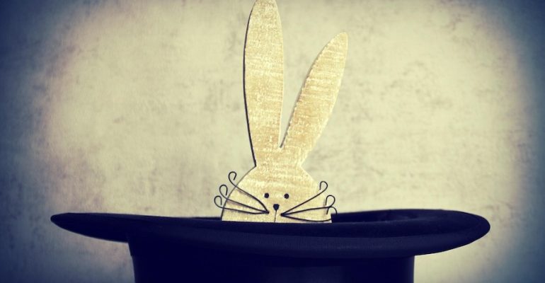 lapin dans un chapeau-magie