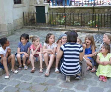Puzzle game in Montmartre for children