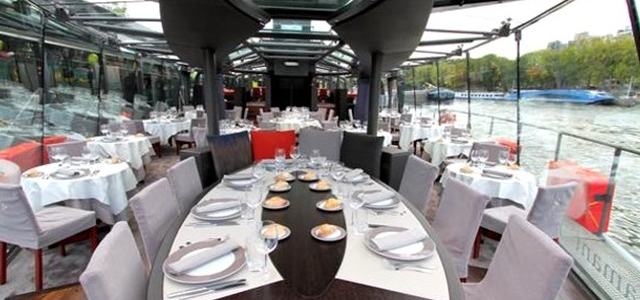 the Bateaux Parisiens catering cruise