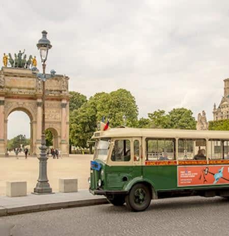 visit of Paris by bus with the Vintage tour