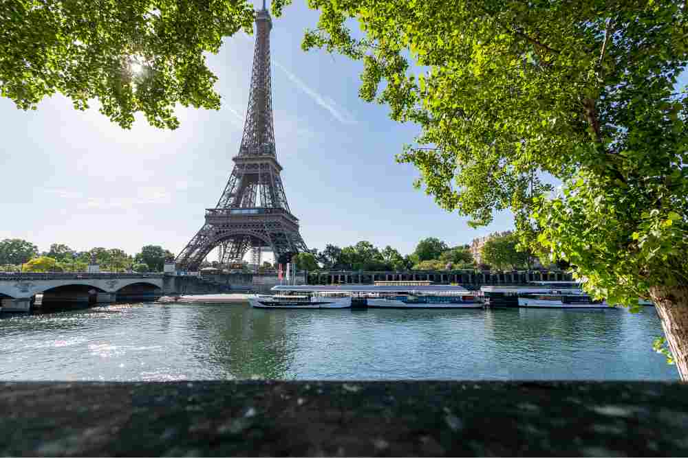 Vedettes de Paris landing stage, in front of the Eiffel Tower