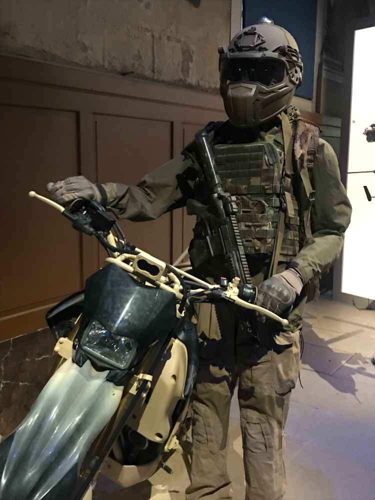 equipement de l'expo force speciale au musée de l'Armée