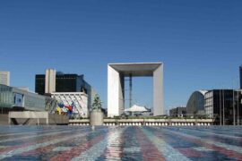 l'arche de La Défense dans les Hautes de Seine