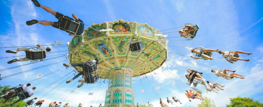 les chaises volantes au jardin d'acclimatation