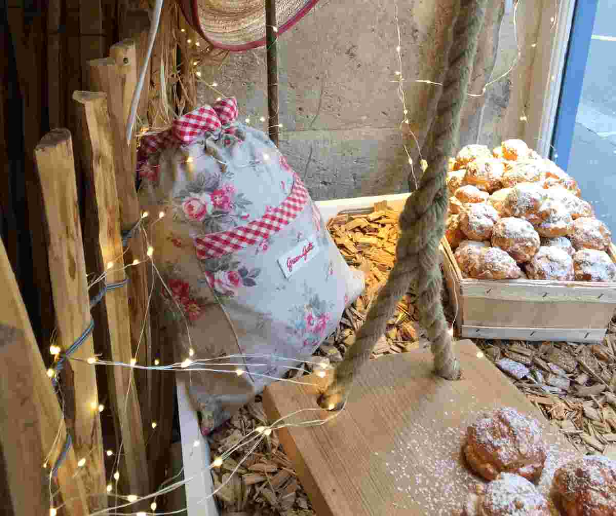 the Dunes Blanches pastry shop on rue des Archives
