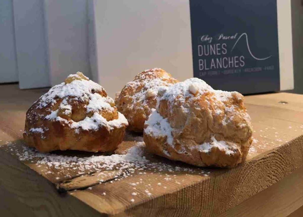 the little Dunes Blanches chouquettes on rue des Archives in the Marais