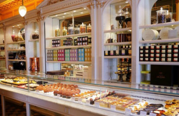 Angelina-rue-de-Rivoli-Paris Angelina, salon de thé et patisserie à Paris