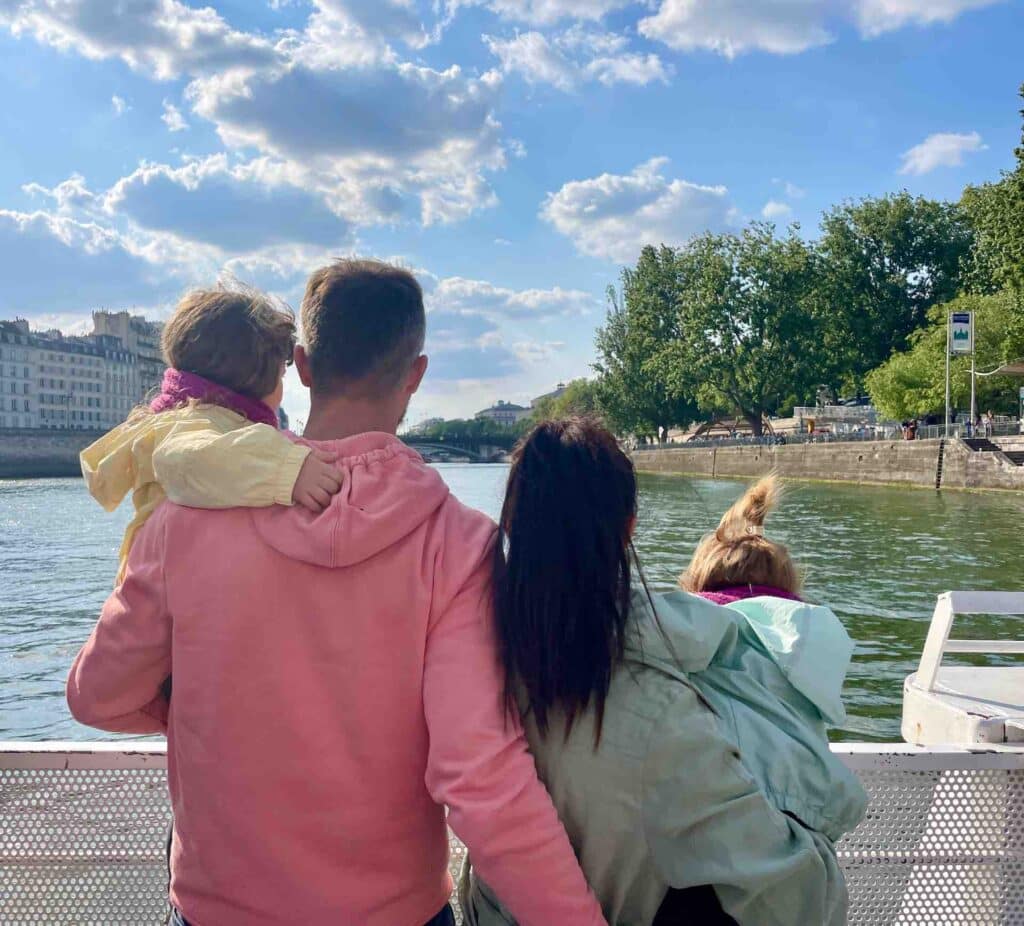 croisière bateau mouche en famille