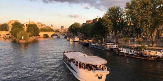 The Seine cruise of the Vedettes de Paris