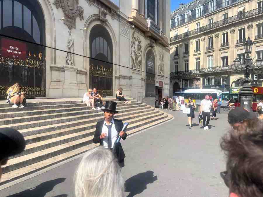 rdv à l'opera garnier pour débuter la visite théatralisée