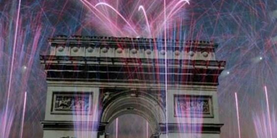 Nouvel An, grand spectacle pyrotechnique à l’Arc de Triomphe