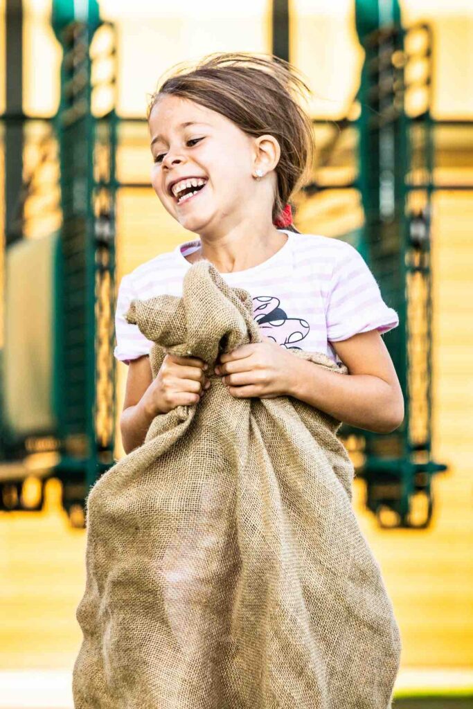 saut en sac, animation gratuite hippodrome en famille