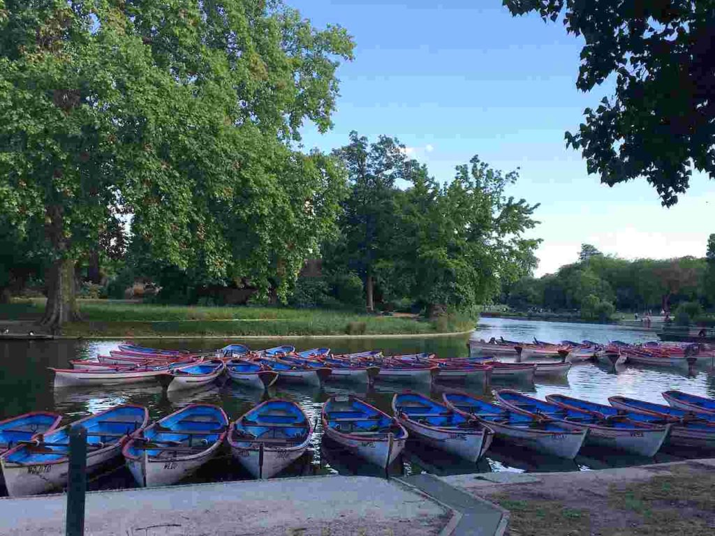 ou faire de la barque en aout a Paris