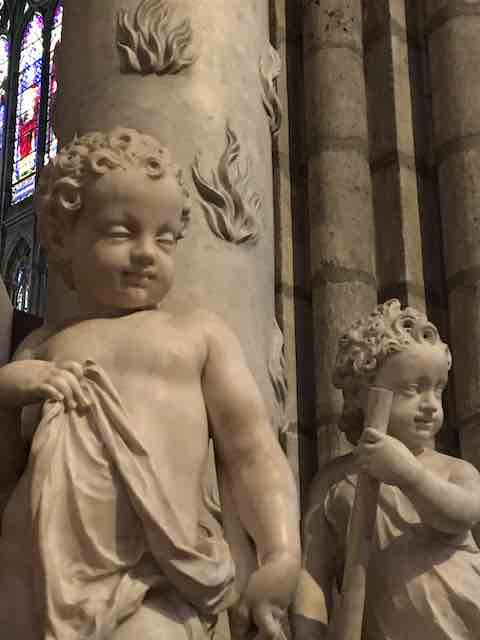 détail de l'intérieur de la Basilique Saint-Denis