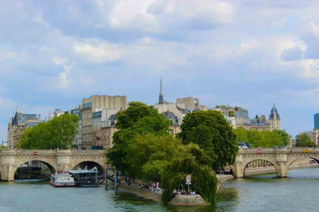 the island of the city and Notre-Dame
