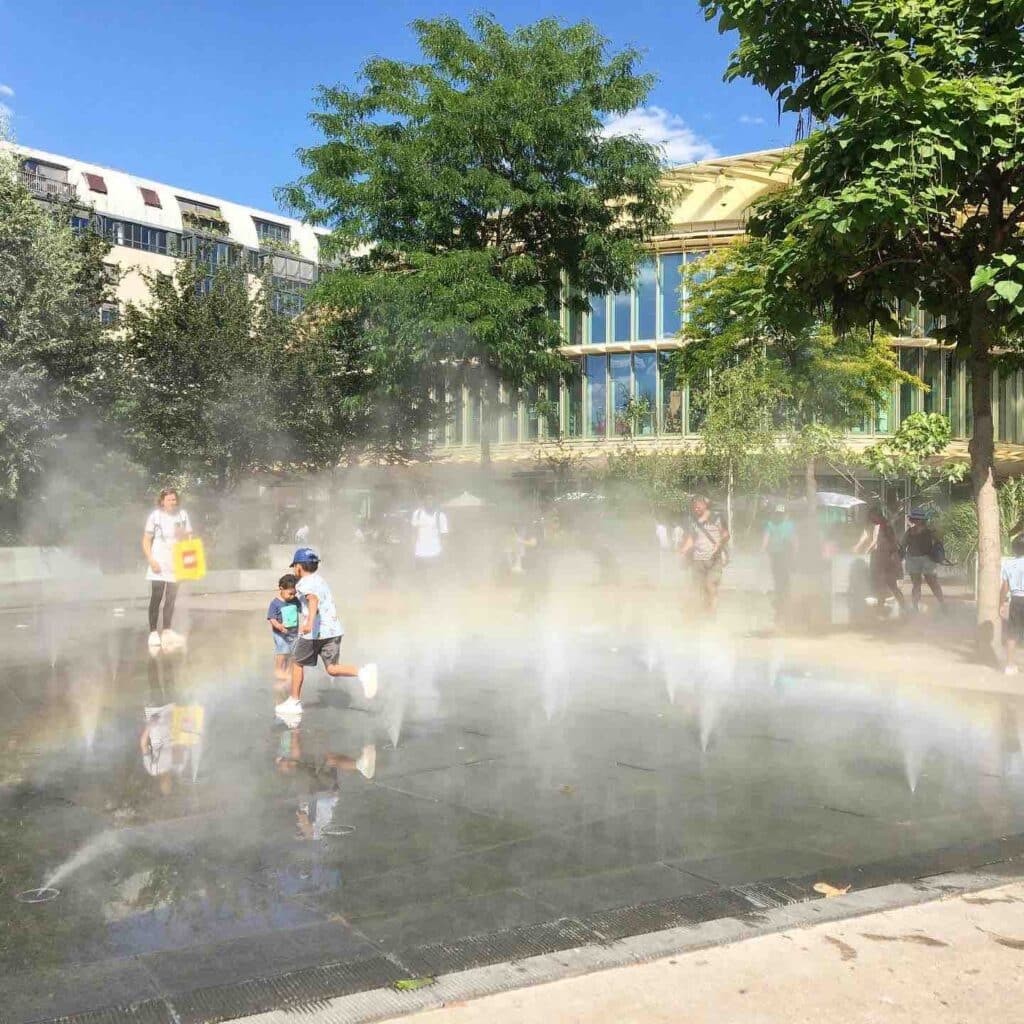 Water misting system in the Halles district - heat wave