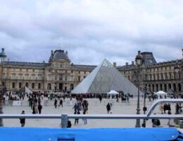 tour of Paris by tourist bus with Tootbus