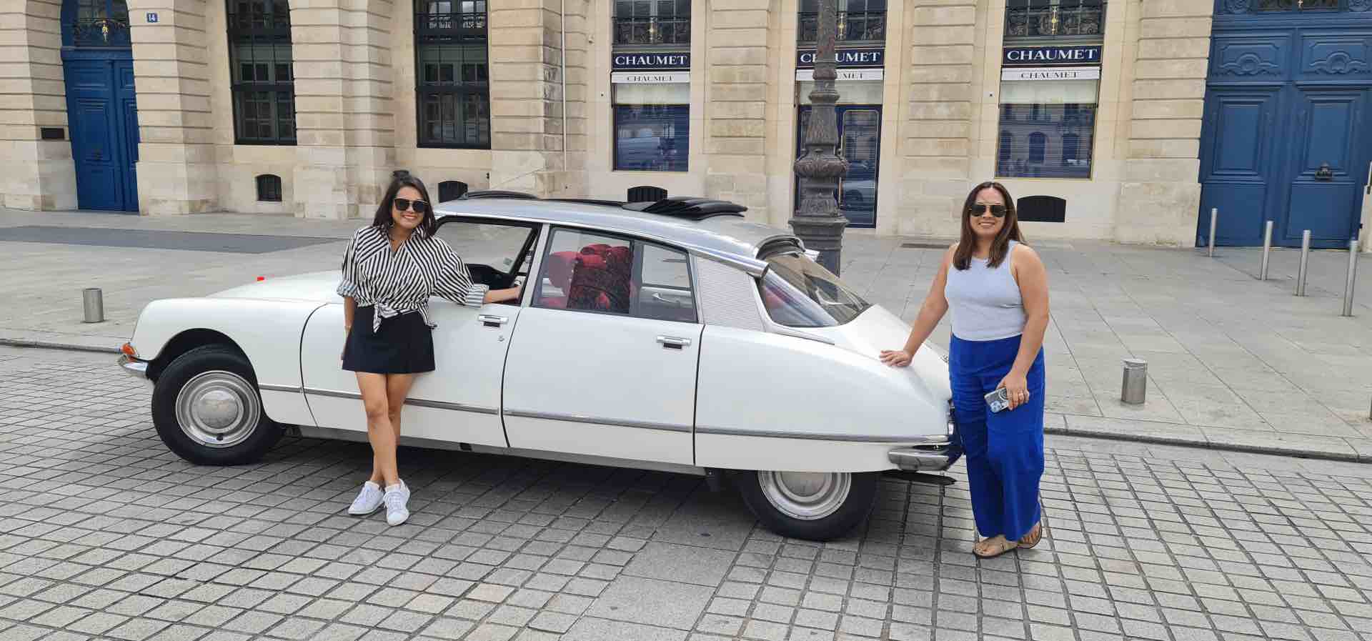 Paris city tour in a Citroen DS