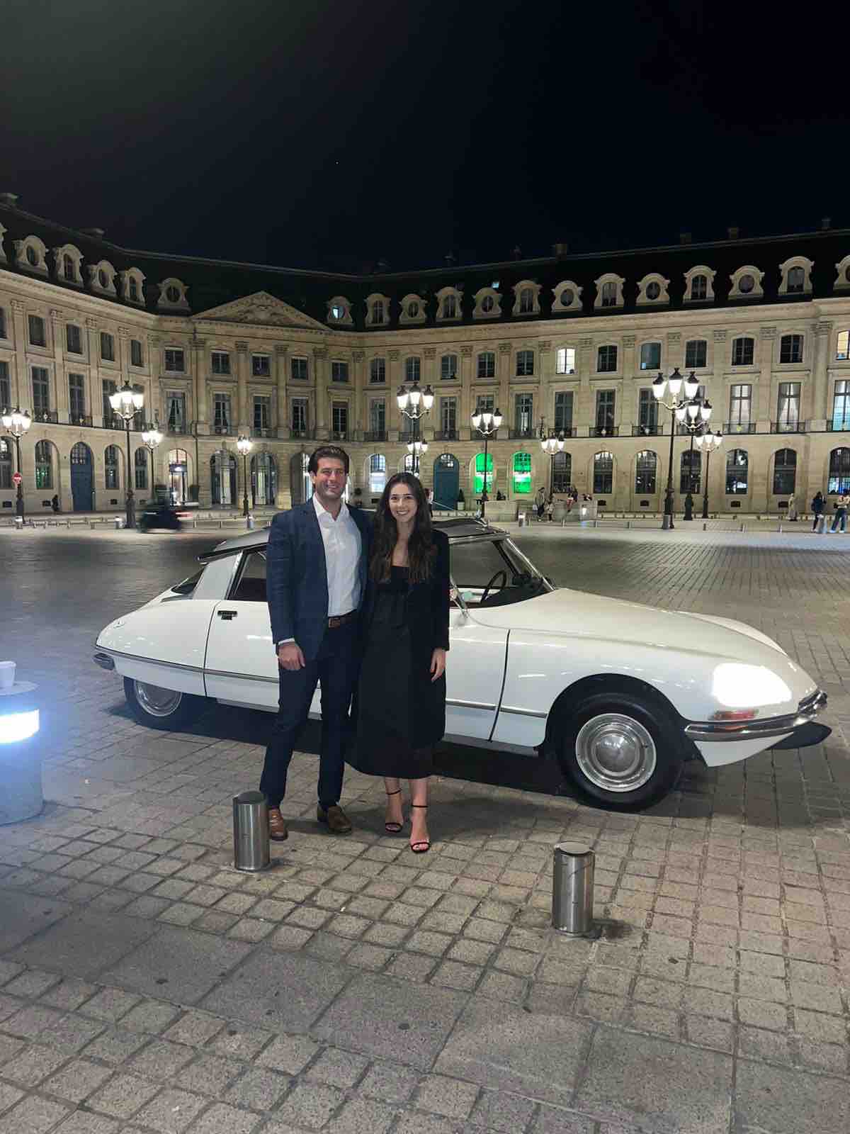 Paris city tour in a vintage Citroen DS