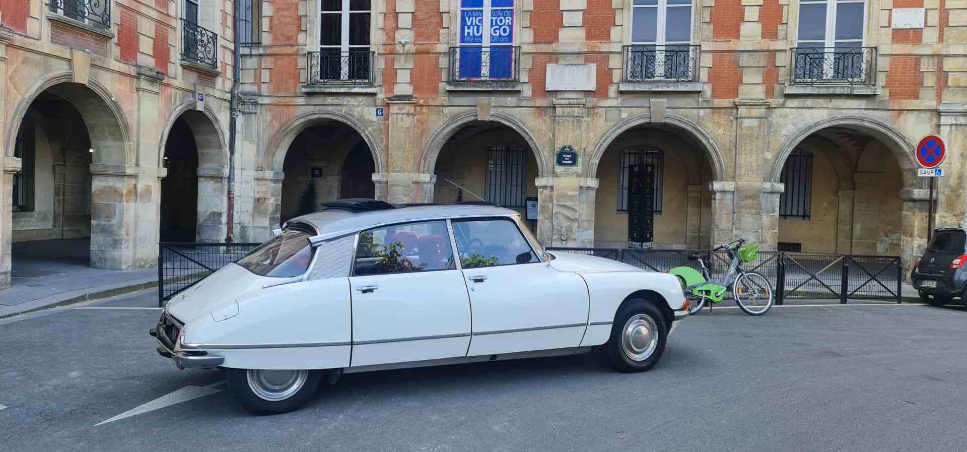 paris tour in a citroen DS