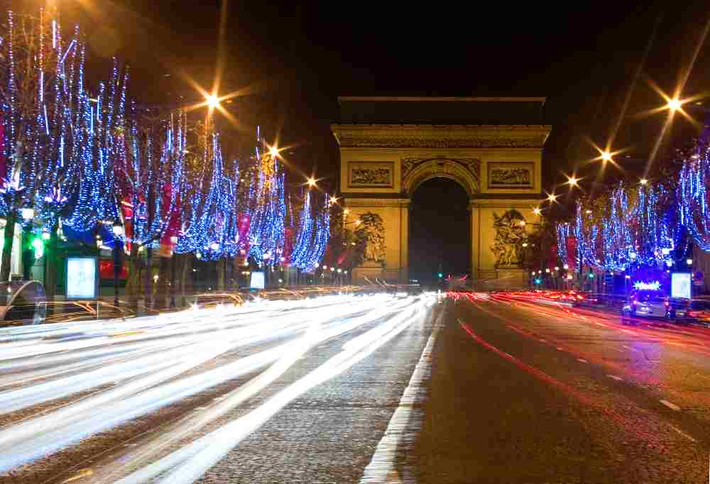 champs elysées by night